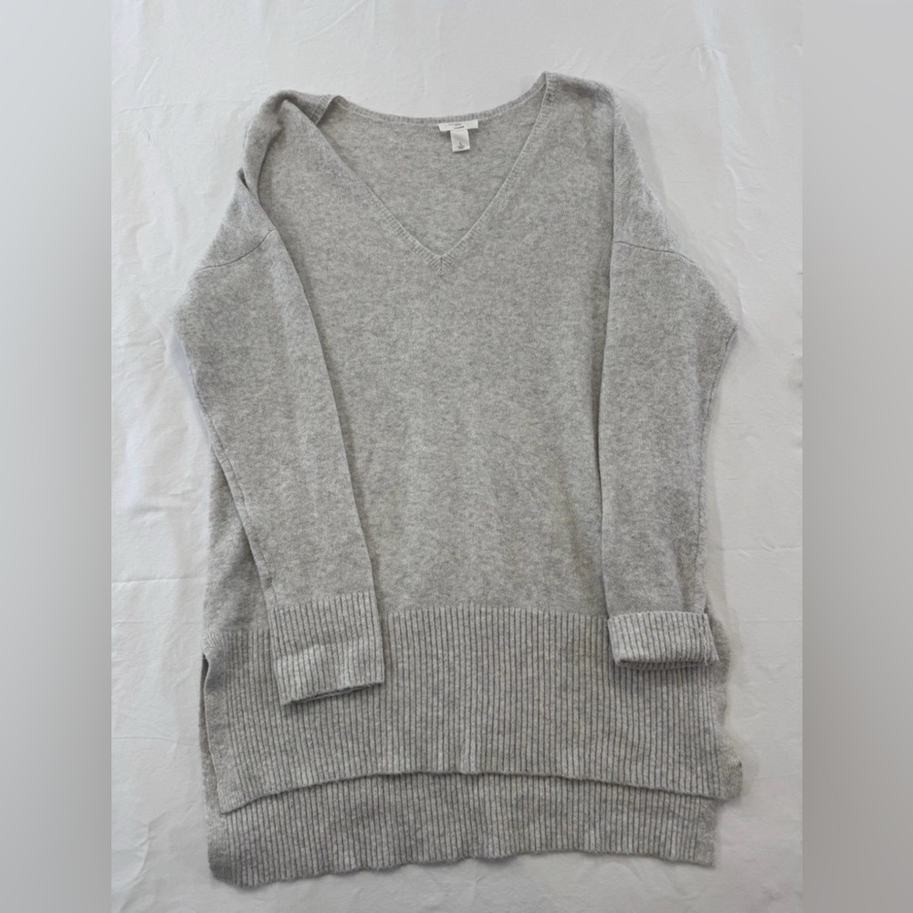 LOFT Light Gray Pullover Sweater V‎ Neck Long Sleeve Stretch Versatile EUC Sz L